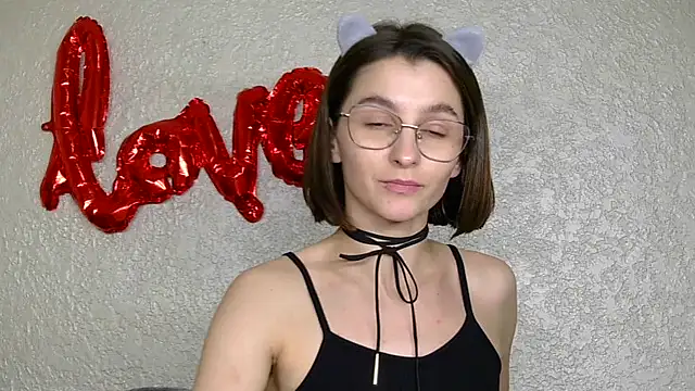 luna Gharming online show from March 17, 4:54 pm