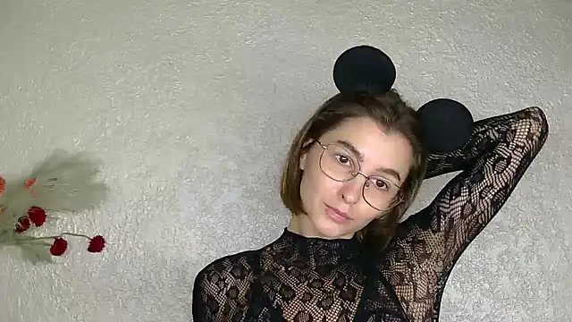 luna Gharming online show from September 23, 6:38 am