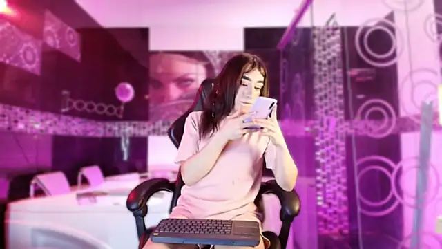 Small Hot19 online show from March 29, 12:16 pm