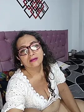 AlessandraLeroy online show from February 3, 1:04 am