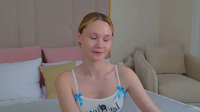 Snapshot of AmeliRoyse chatting on June 10, 5:34 pm AmeliRoyse online show from June 10, 5:34 pm