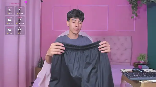 SHADY STONE online show from January 7, 6:05 am