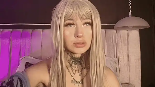 Zhally Dee online show from November 3, 6:31 pm