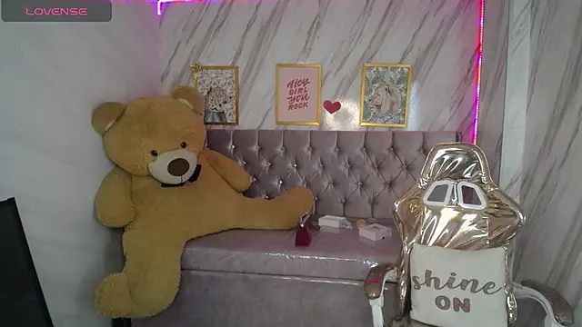 Snapshot of _wendy_b chatting on March 8, 2:01 am wendy b online show from March 8, 2:01 am