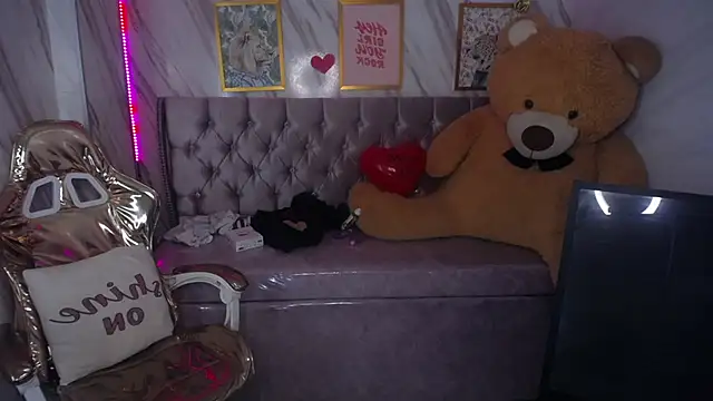 Snapshot of _wendy_b chatting on March 14, 7:34 pm wendy b online show from March 14, 7:34 pm