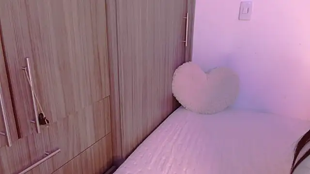 Oliviargf online show from November 8, 12:11 am