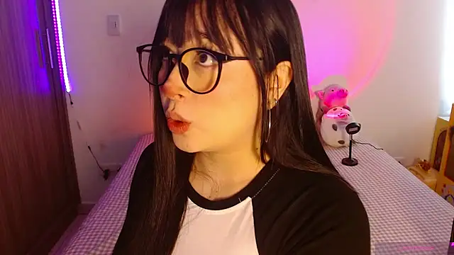 Oliviargf online show from May 23, 1:48 pm