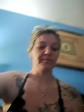 sexytattedbabe online show from November 1, 6:15 am