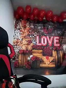 Snapshot of esmeralda_jadees chatting on February 23, 9:45 pm esmeralda jadees online show from February 23, 9:45 pm