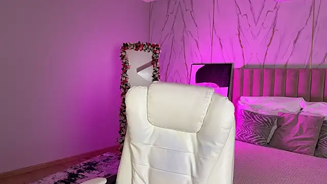  Vikky Moon  online show from October 17, 1:09 am