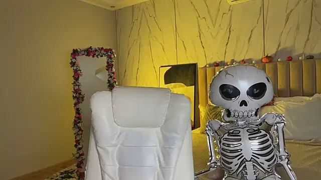  Vikky Moon  online show from October 28, 12:47 am