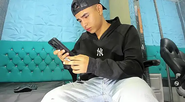 Snapshot of NohaCollens chatting on March 19, 10:44 am NohaCollens online show from March 19, 10:44 am