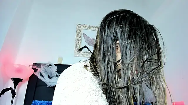 Snapshot of Lola_Blondie chatting on October 7, 12:24 pm Lola Blondie online show from October 7, 12:24 pm