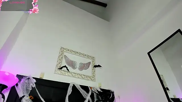 Snapshot of Lola_Blondie chatting on October 10, 12:04 pm Lola Blondie online show from October 10, 12:04 pm