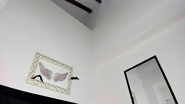 Snapshot of Lola_Blondie chatting on October 19, 12:17 pm Lola Blondie online show from October 19, 12:17 pm