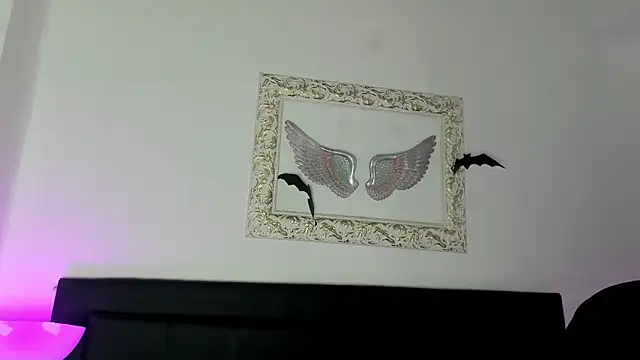 Snapshot of Lola_Blondie chatting on October 28, 12:19 pm Lola Blondie online show from October 28, 12:19 pm