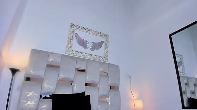 Snapshot of Lola_Blondie chatting on November 18, 12:20 pm Lola Blondie online show from November 18, 12:20 pm