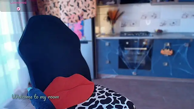 Snapshot of emlana chatting on October 25, 1:29 pm emlana online show from October 25, 1:29 pm