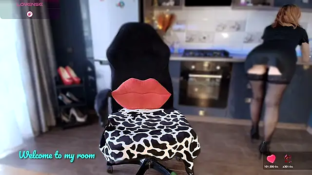 Snapshot of emlana chatting on November 3, 1:34 pm emlana online show from November 3, 1:34 pm