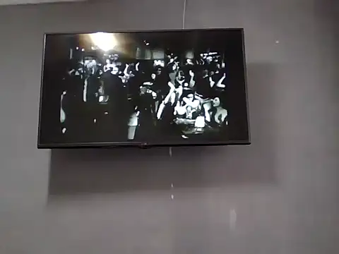 DaphneRosses online show from October 21, 2:40 pm