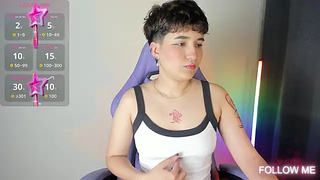 Snapshot of emma_cute7 chatting on November 16, 1:11 am emma cute7 online show from November 16, 1:11 am