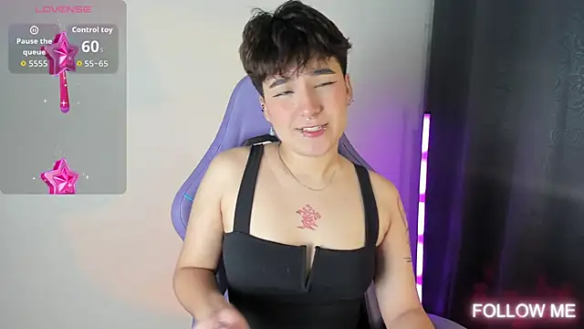 Snapshot of emma_cute7 chatting on November 22, 2:21 am emma cute7 online show from November 22, 2:21 am