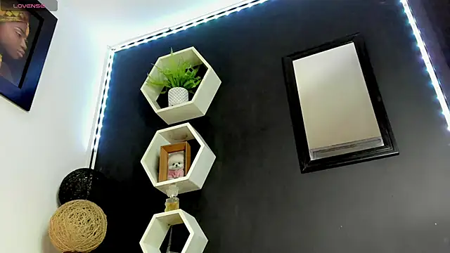 AteneaTaylor online show from March 14, 1:37 am