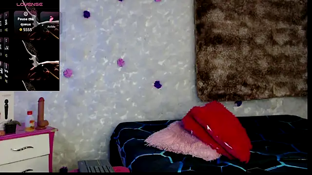 bella warzon online show from April 8, 8:53 pm