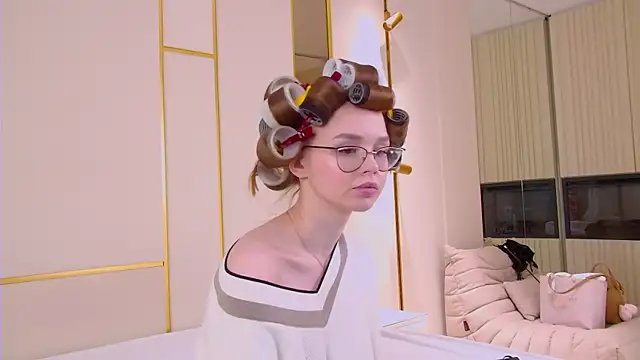 MiraBliss online show from March 31, 5:46 pm