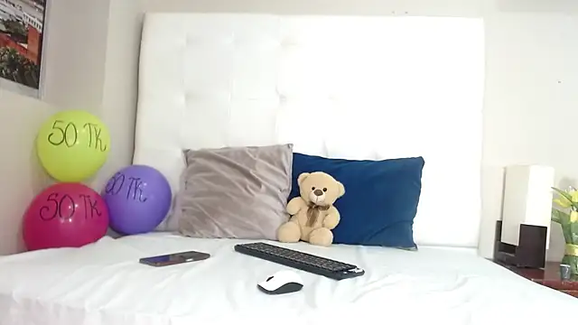 willow smitt online show from October 25, 1:29 pm