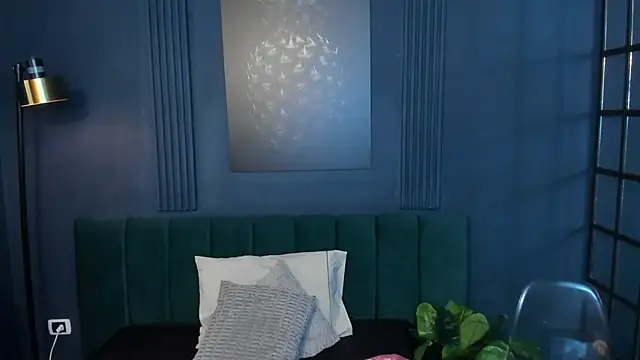 Snapshot of roxy_hell chatting on January 18, 12:20 pm roxy hell online show from January 18, 12:20 pm