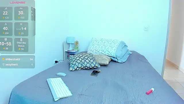 Snapshot of roxy_hell chatting on February 25, 9:57 pm roxy hell online show from February 25, 9:57 pm