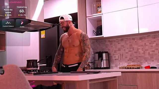 Snapshot of OLIVER_COLT chatting on September 11, 12:22 am OLIVER COLT online show from September 11, 12:22 am