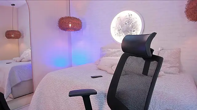 OLIVER COLT online show from March 7, 3:03 am