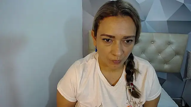 Milf-Prettyboobs online show from December 15, 6:23 pm