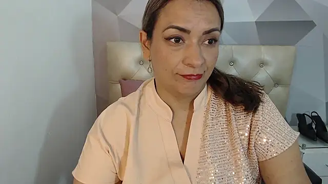 Snapshot of Milf-Prettyboobs chatting on February 17, 1:13 am Milf-Prettyboobs online show from February 17, 1:13 am