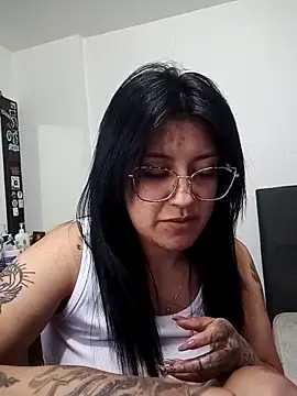 Snapshot of DaniPoison chatting on December 17, 11:11 pm DaniPoison online show from December 17, 11:11 pm