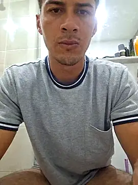 Snapshot of piterr_hot chatting on March 17, 10:06 pm piterr hot online show from March 17, 10:06 pm