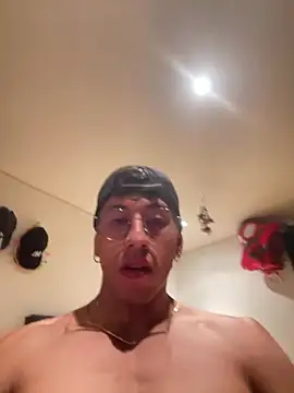 Snapshot of Thiago_Happy chatting on March 12, 3:46 am Thiago Happy online show from March 12, 3:46 am