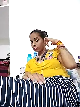 Hotty-Nidhi online show from March 9, 3:05 pm