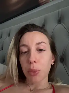 AlexisWhit online show from October 23, 7:18 am