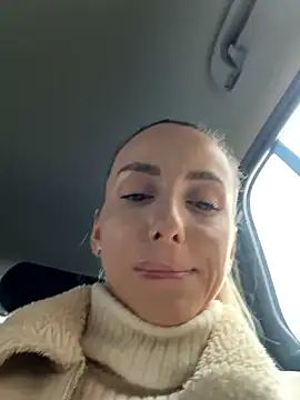 AlexisWhit online show from December 5, 8:34 am