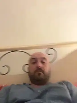 Snapshot of maxxxio12 chatting on March 8, 11:37 am maxxxio12 online show from March 8, 11:37 am