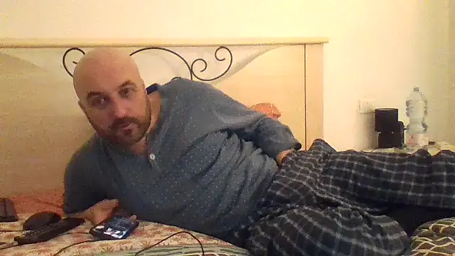 Snapshot of maxxxio12 chatting on March 8, 2:40 pm maxxxio12 online show from March 8, 2:40 pm