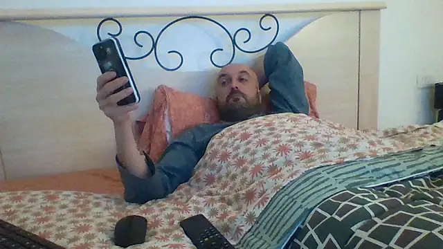 Snapshot of maxxxio12 chatting on March 8, 10:13 pm maxxxio12 online show from March 8, 10:13 pm