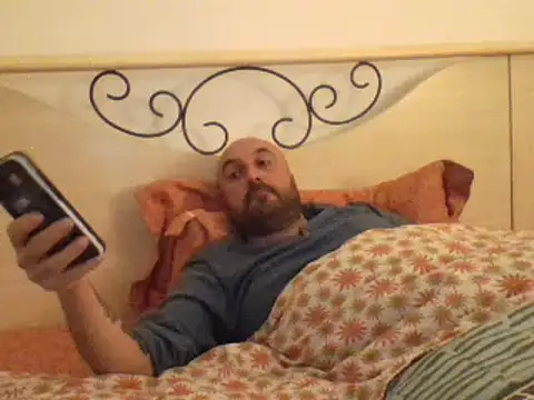 Snapshot of maxxxio12 chatting on March 9, 11:14 am maxxxio12 online show from March 9, 11:14 am