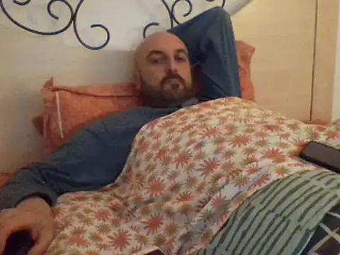 Snapshot of maxxxio12 chatting on March 9, 9:14 pm maxxxio12 online show from March 9, 9:14 pm