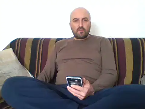 Snapshot of maxxxio12 chatting on March 15, 1:07 pm maxxxio12 online show from March 15, 1:07 pm