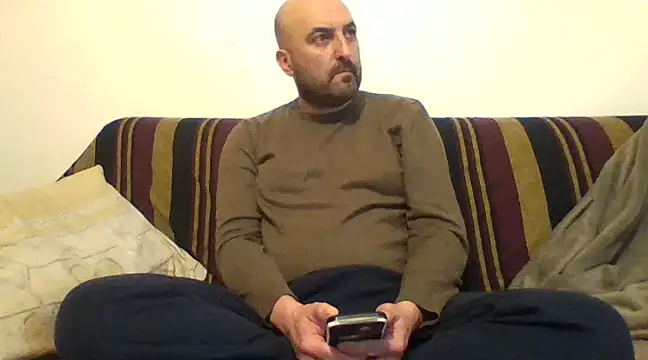 Snapshot of maxxxio12 chatting on March 15, 8:21 pm maxxxio12 online show from March 15, 8:21 pm