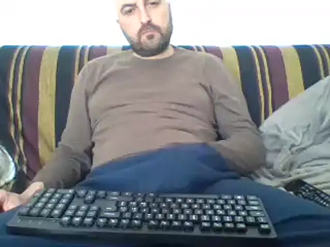 Snapshot of maxxxio12 chatting on March 16, 11:05 am maxxxio12 online show from March 16, 11:05 am